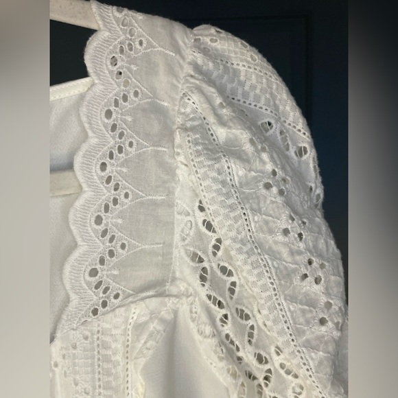 Roku Poly side zip lace top - Picture 2 of 12